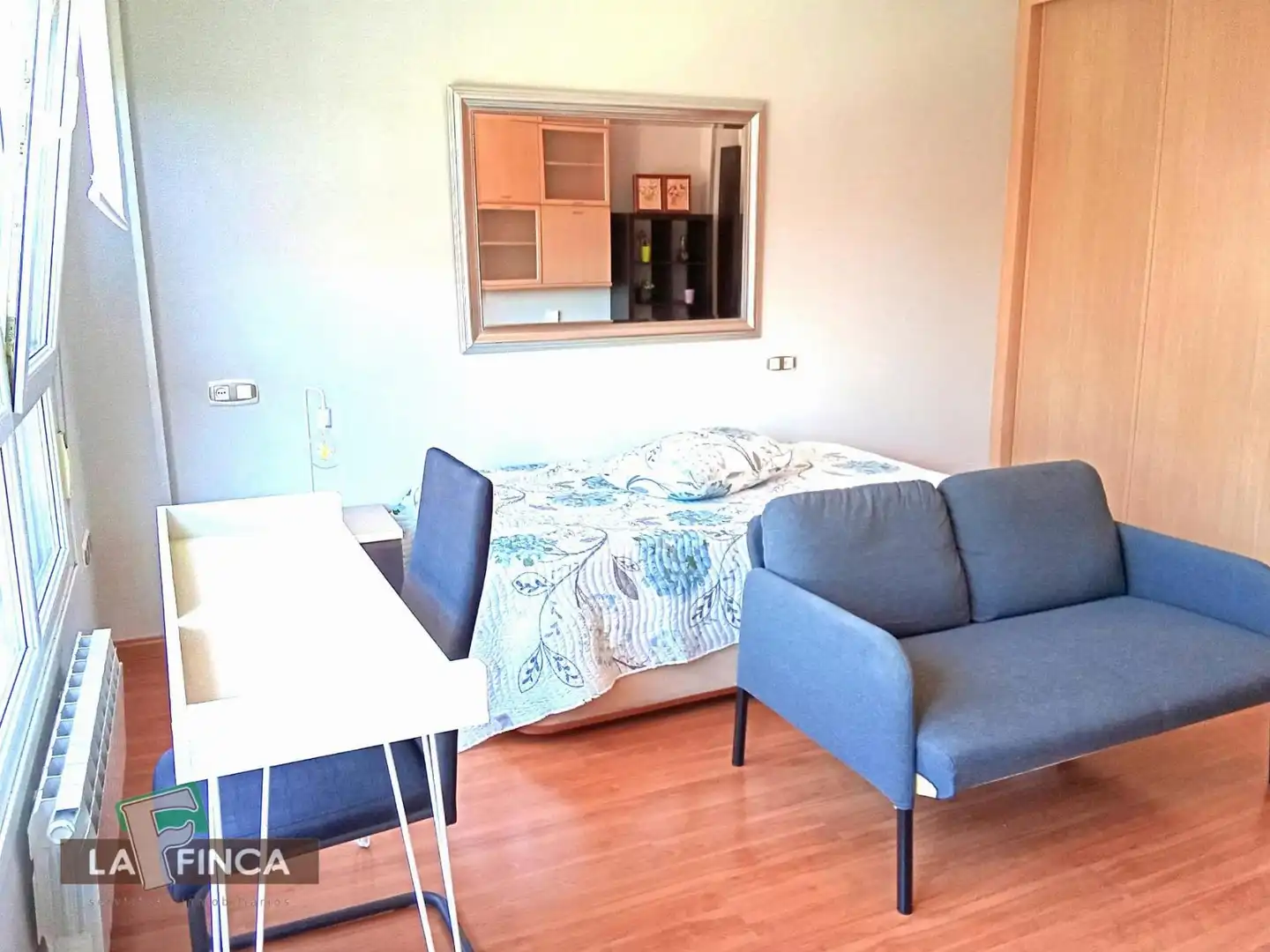 Dormitori de Estudi en venda en Oviedo  amb Calefacció i Moblat