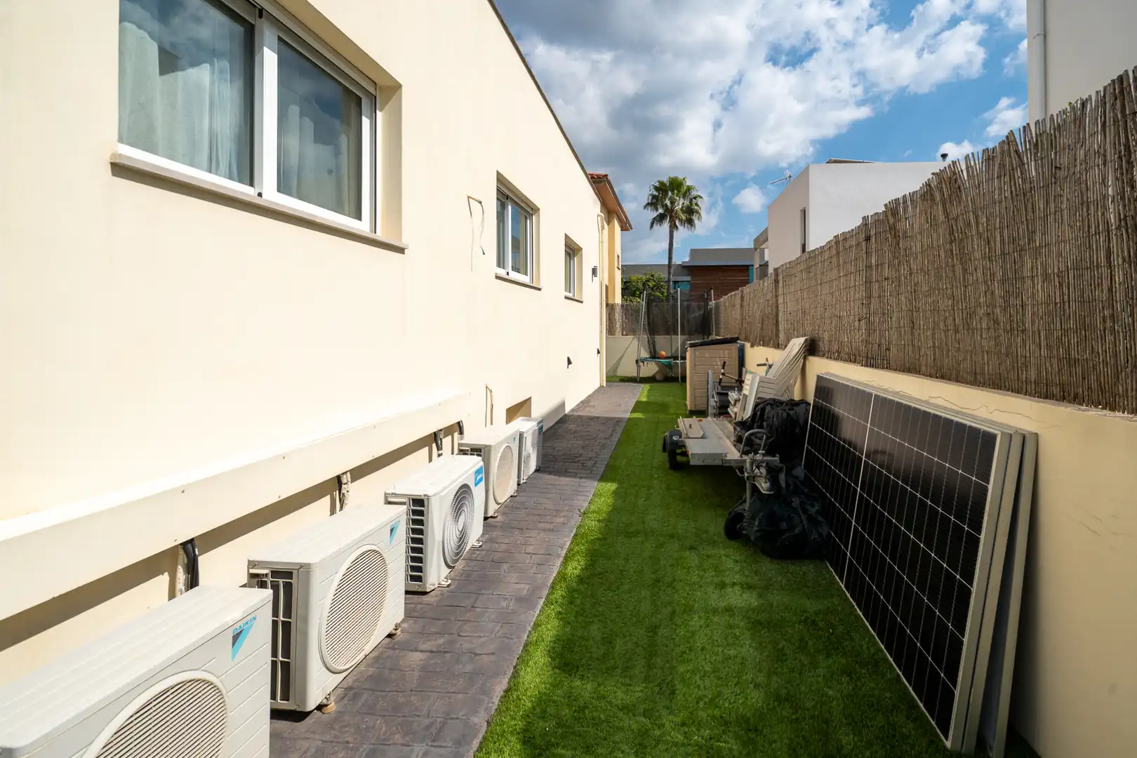 Vista exterior de Casa o xalet en venda en Marratxí amb Aire condicionat, Calefacció i Jardí privat
