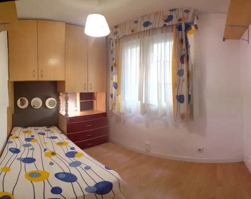 Dormitori de Pis de lloguer en Granada amb Aire condicionat, Calefacció i Parquet