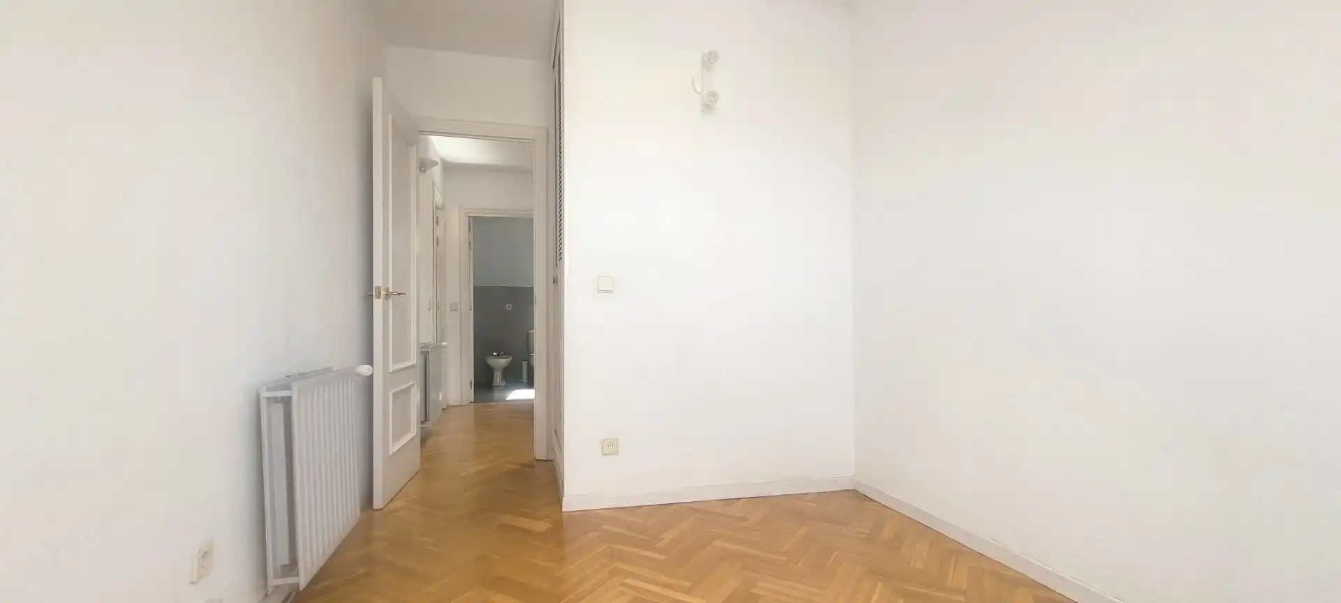 Dormitori de Casa adosada de lloguer en Majadahonda amb Calefacció, Jardí privat i Parquet