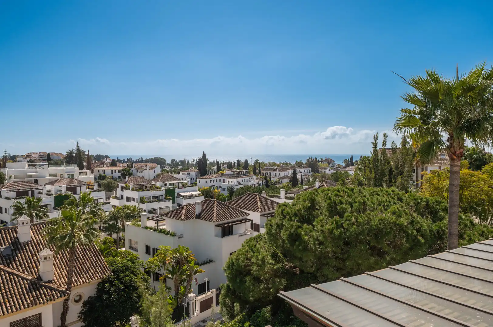 Vista exterior de Àtic en venda en Marbella amb Aire condicionat, Terrassa i Piscina