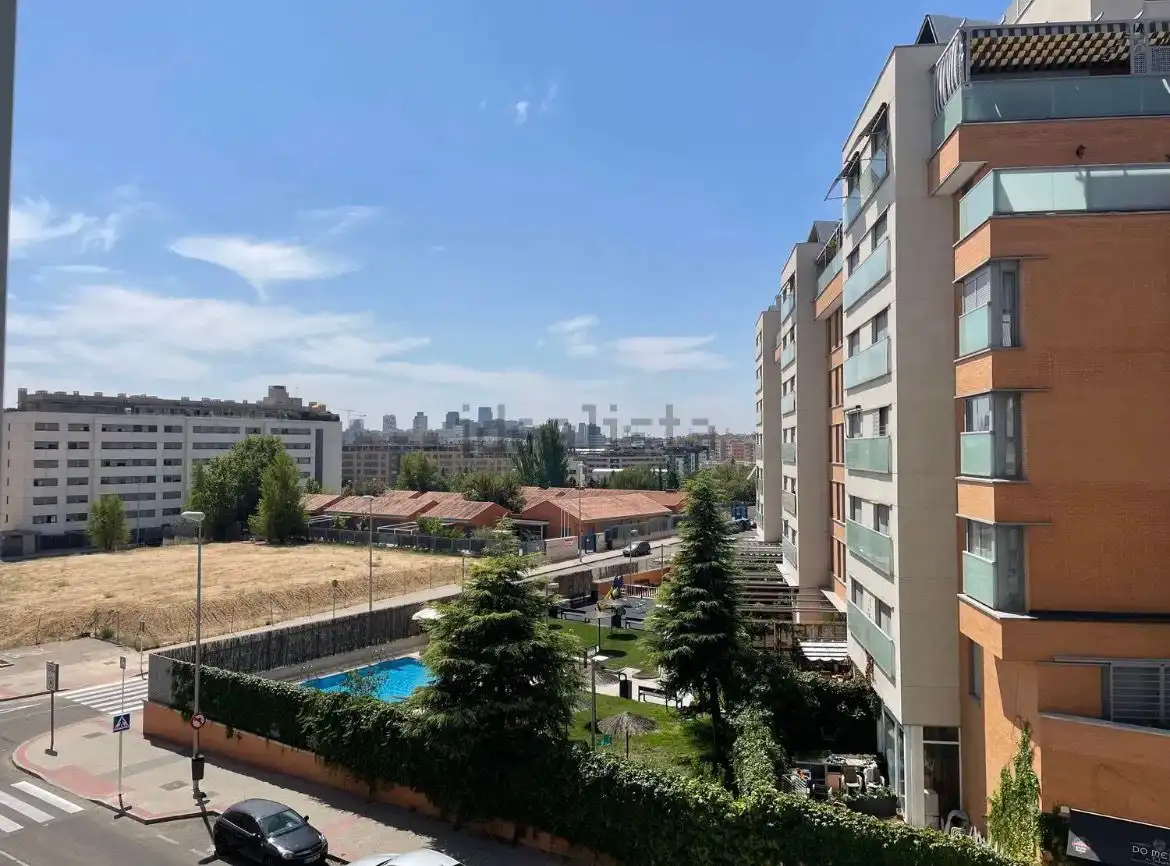 Exterior view of Flat for rent in Madrid  with Air Conditioner, Heating and Private garden