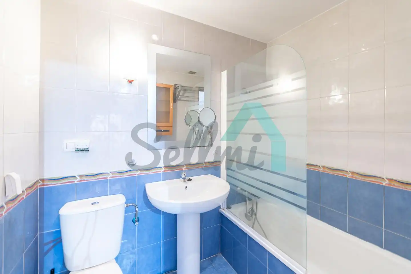 Bathroom of Flat for rent in Oviedo   with Heating, Parquet flooring and Furnished