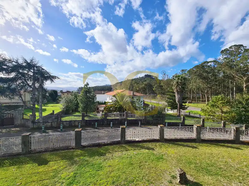 Vista exterior de Casa o xalet en venda en Villaviciosa amb Calefacció, Jardí privat i Terrassa