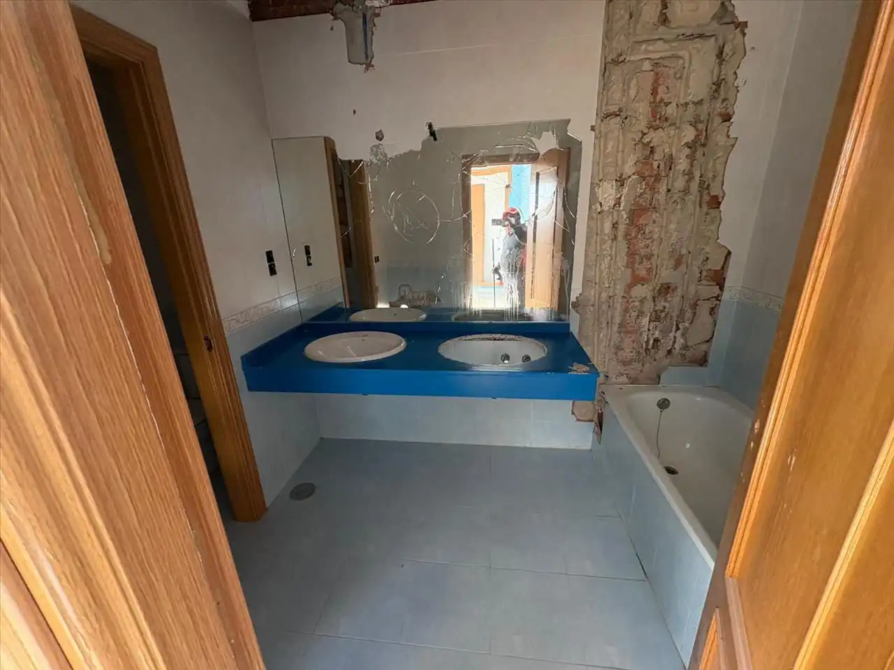 Bany de Casa o xalet en venda en Valdelaguna amb Calefacció i Jardí privat