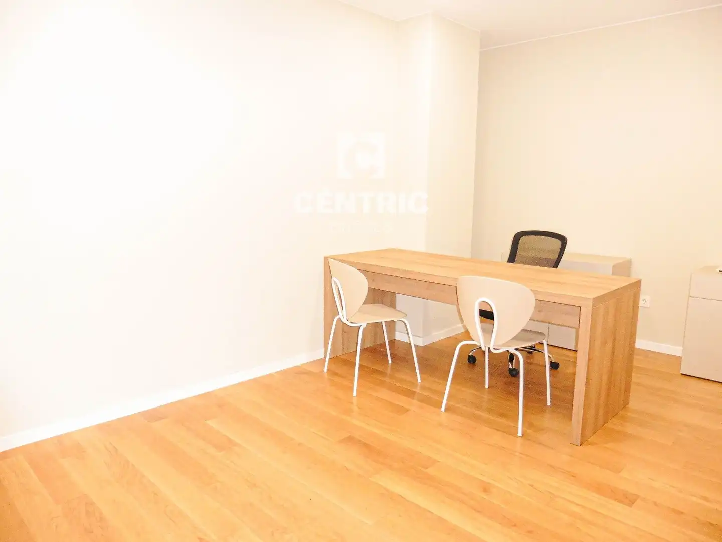 Office for rent in Centre