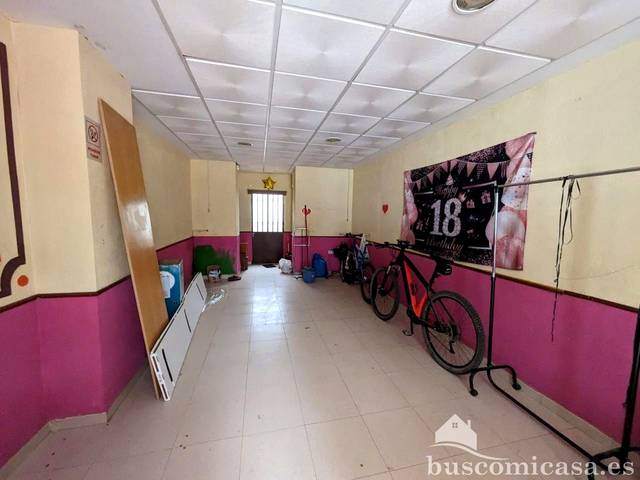 Local comercial en Alquiler en Julio Burell en Linarejos