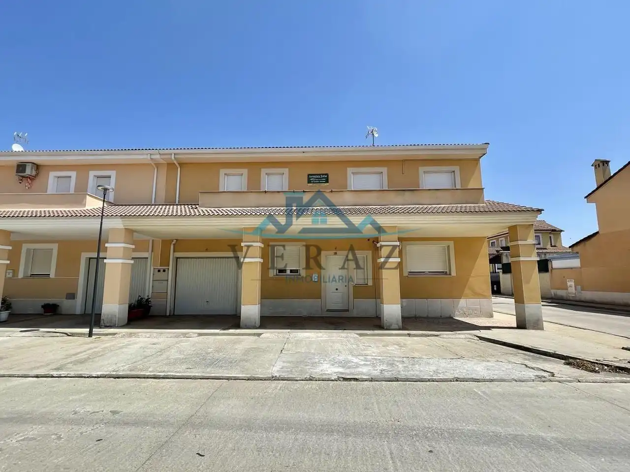 Vista exterior de Casa adosada en venda en Calera y Chozas amb Aire condicionat, Calefacció i Terrassa