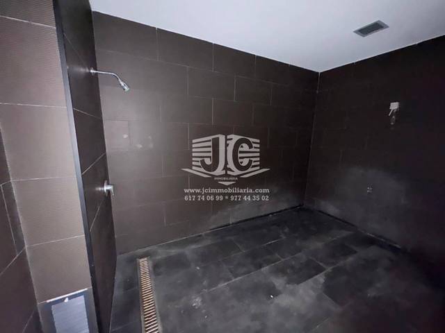 Local comercial en Venta en Calle Eivissa en Zona Hospital