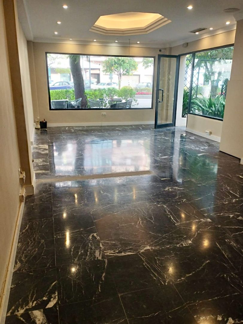 Local de lloguer en Marbella amb Aire condicionat