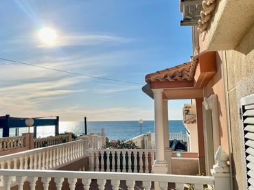 Casa con balcón en venta en Playa de los Locos