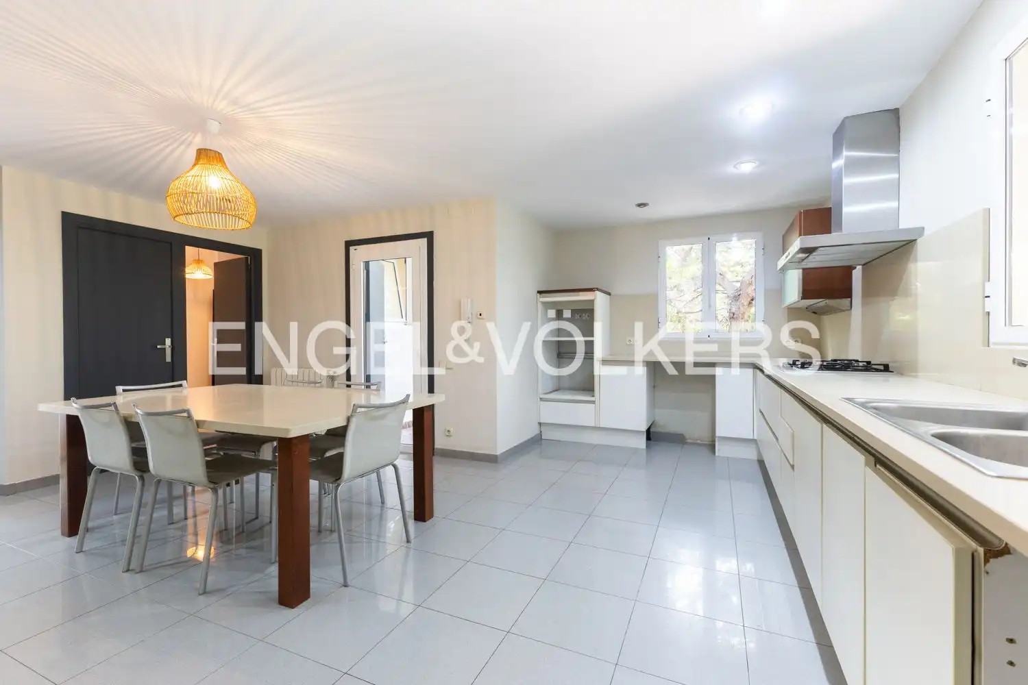 Cocina de Casa o chalet de alquiler en Rocafort con Aire acondicionado, Calefacción y Jardín privado