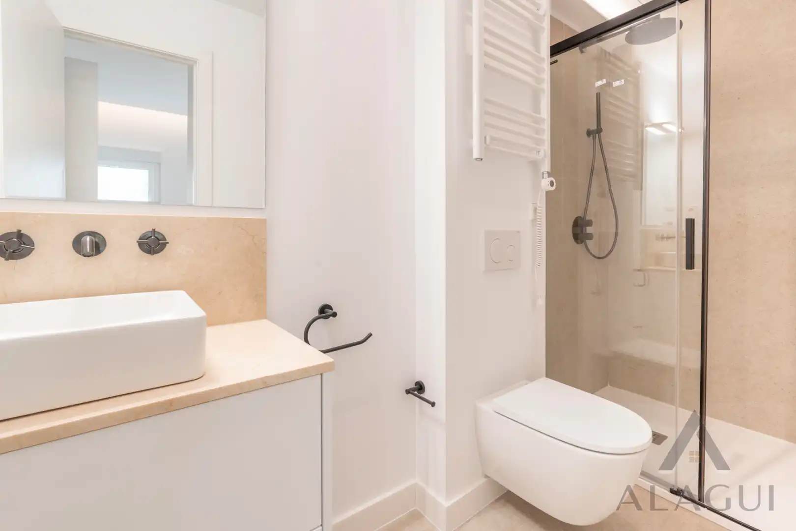 Baño de Apartamento en venta en Madrid con Aire acondicionado, Calefacción y Amueblado
