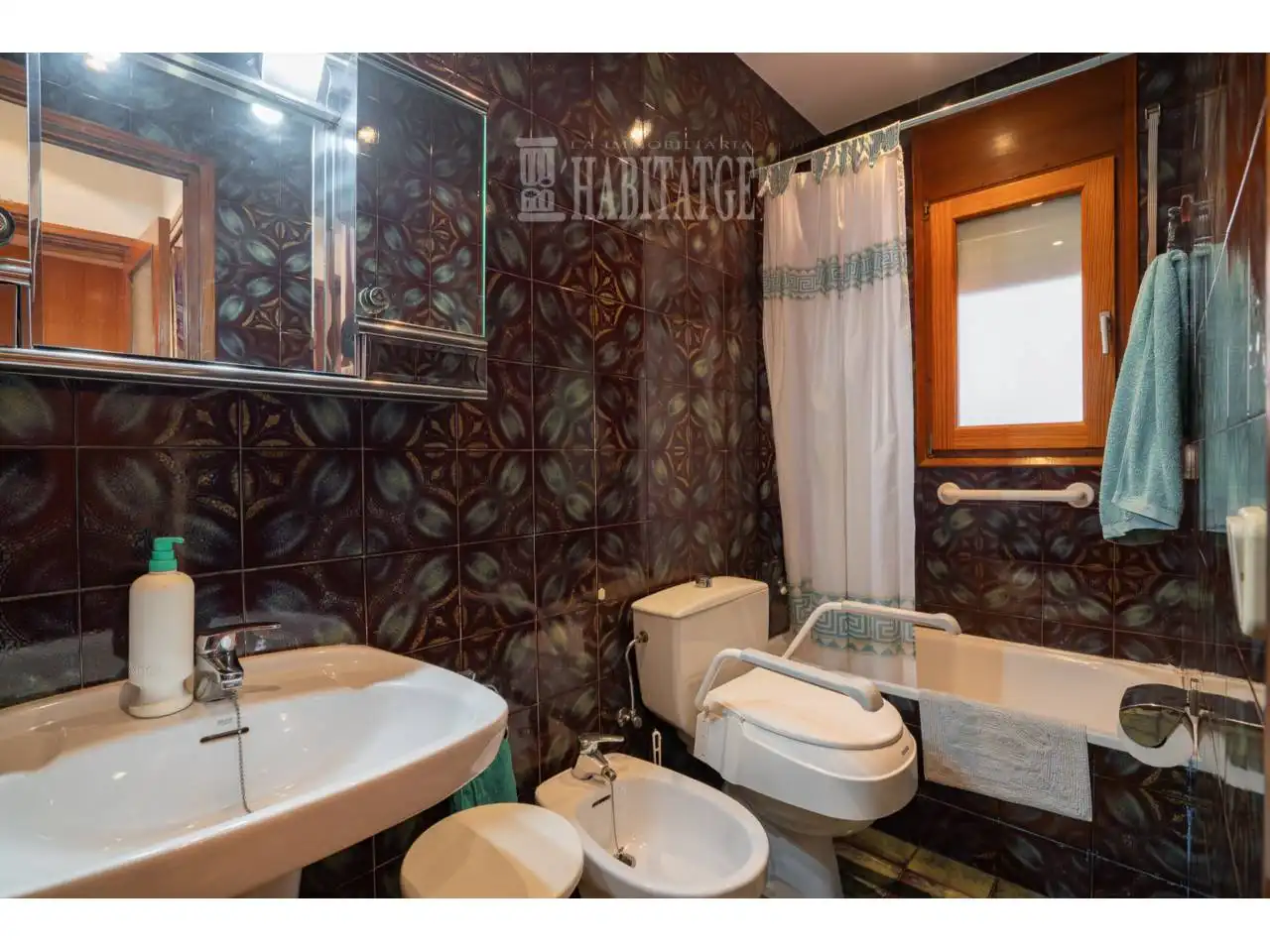Bathroom of Houses for sale in Centelles  with Air Conditioner, Heating and Terrace