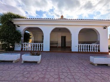 Villa zum Verkauf in Pedanías Este