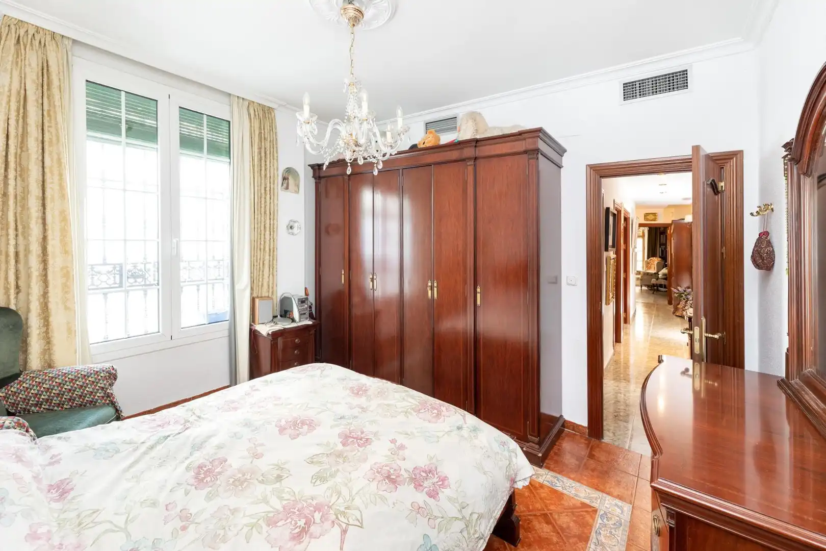 Bedroom of Flat for sale in Granada  with Air Conditioner, Heating and Parquet flooring