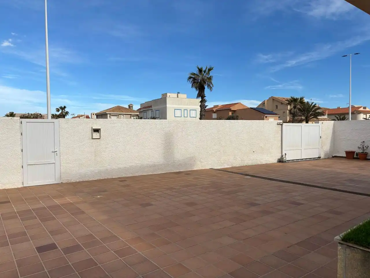 Vista exterior de Casa o chalet en venta en La Manga del Mar Menor con Aire acondicionado, Calefacción y Jardín privado