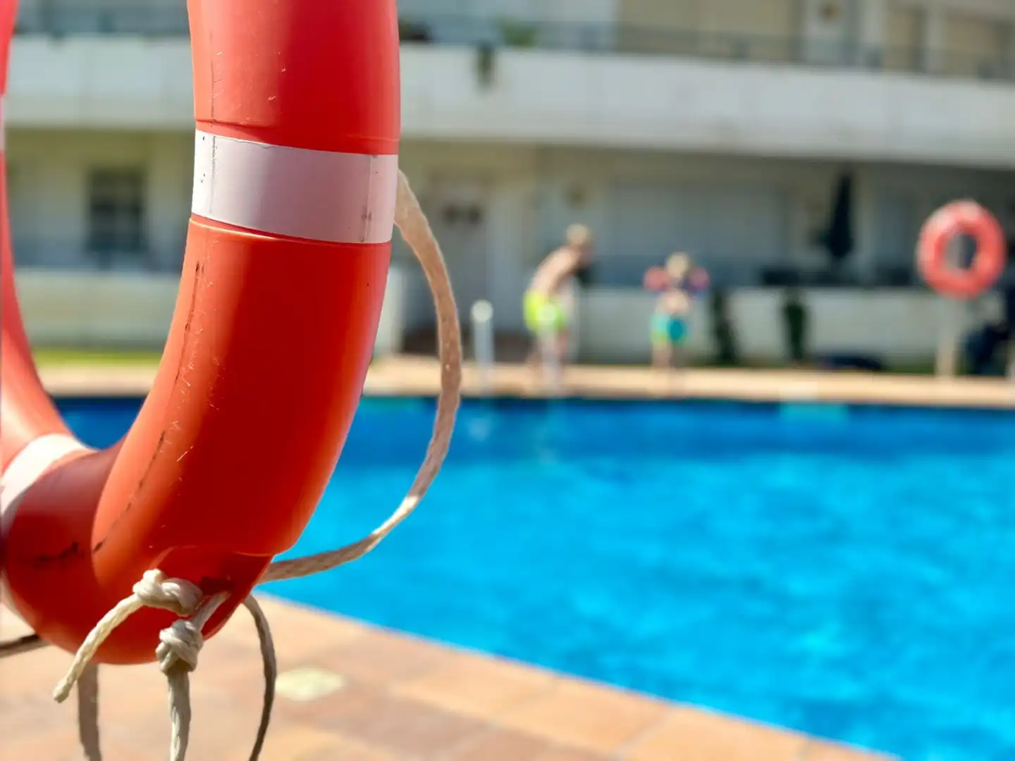Piscina de Piso en venta en L'Estartit con Terraza, Amueblado y Lavadora