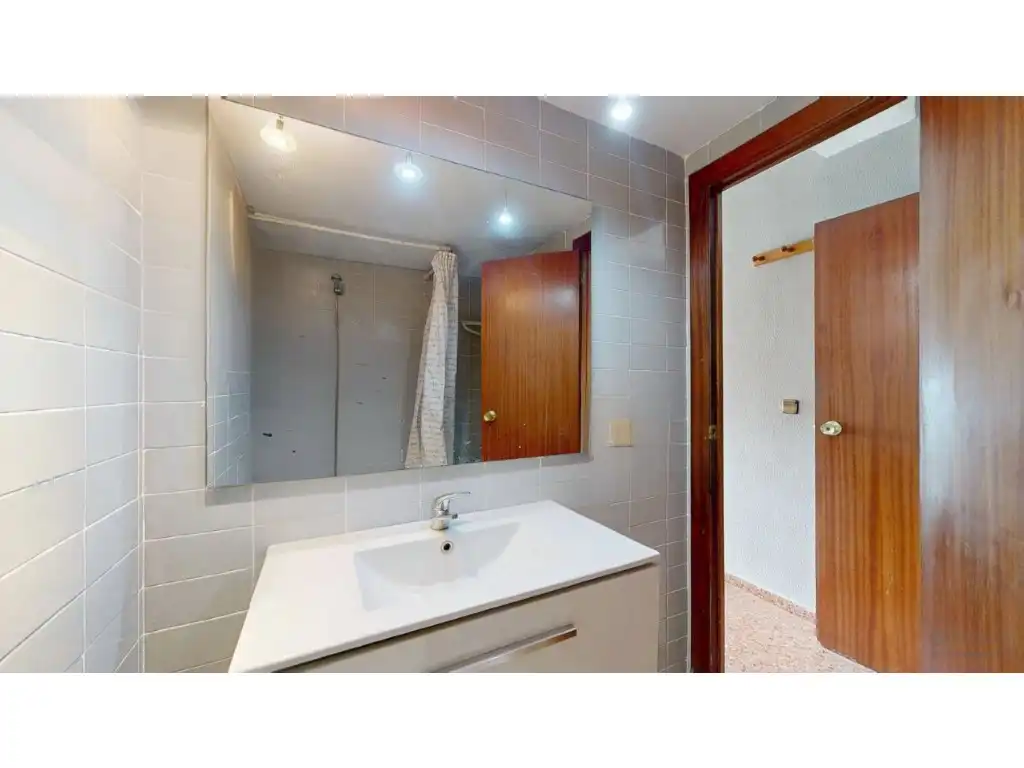 Baño de Piso en venta en Valencia con Aire acondicionado y TV