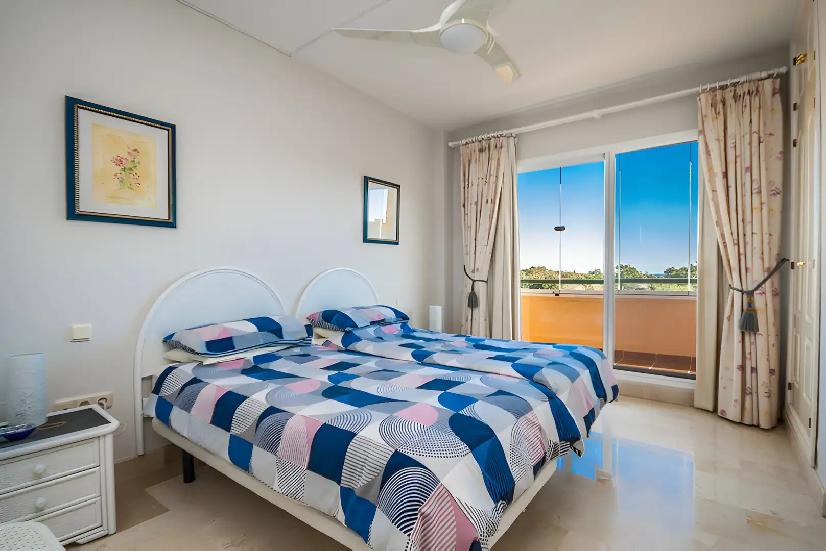 Habitación de Apartamento en venta en Marbella con Aire acondicionado, Terraza y Piscina
