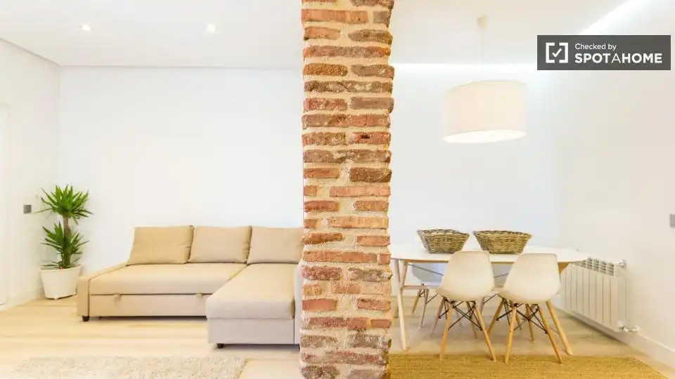 Living room of Flat for rent in Madrid  with Air Conditioner, Heating and Furnished