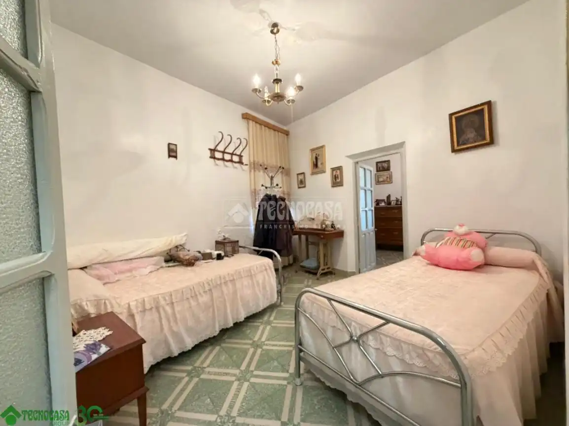 Habitación de Casa adosada en venta en Santa Cruz de la Zarza con Calefacción, Terraza y Amueblado