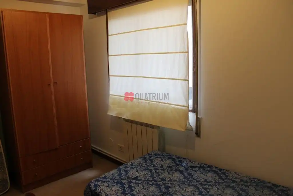Bedroom of Flat for rent in Santiago de Compostela   with Heating, Parquet flooring and Furnished