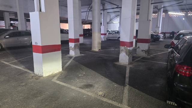 Garaje en Venta en Calle de José Reus García en Los Ángeles