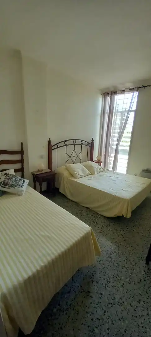 Dormitori de Apartament en venda en Roses amb Jardí privat