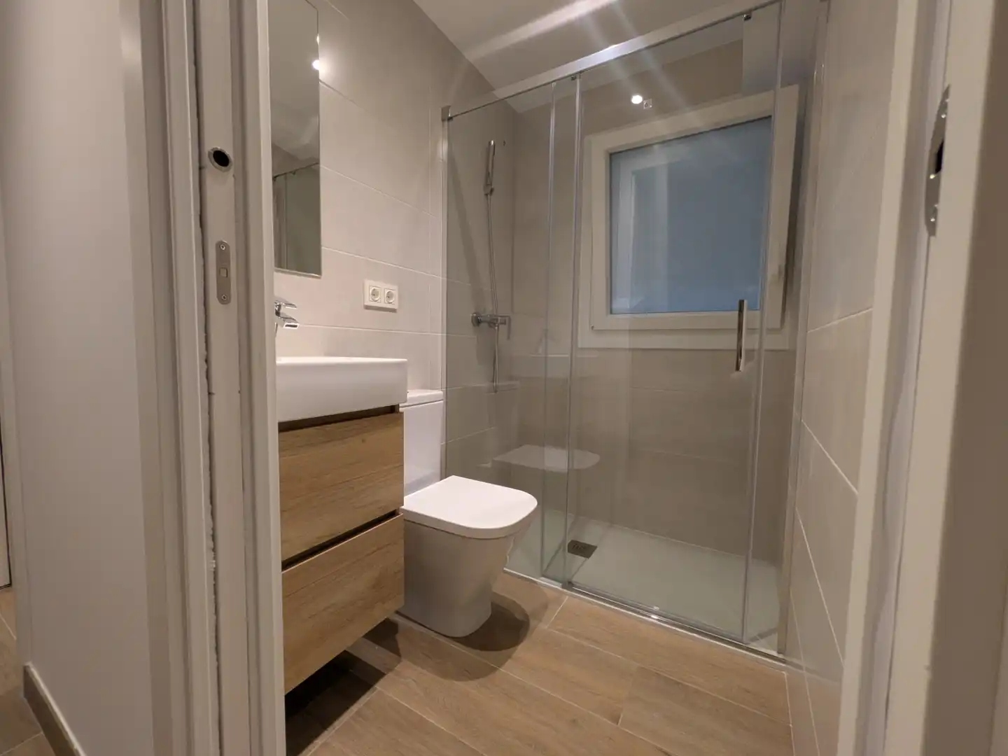 Baño de Piso en venta en Errenteria con Horno, Lavadora y Microondas