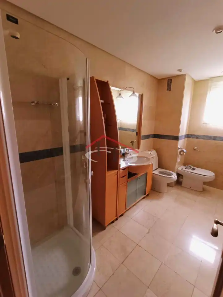 Bathroom of Flat for sale in León Capital   with Heating, Parquet flooring and Storage room