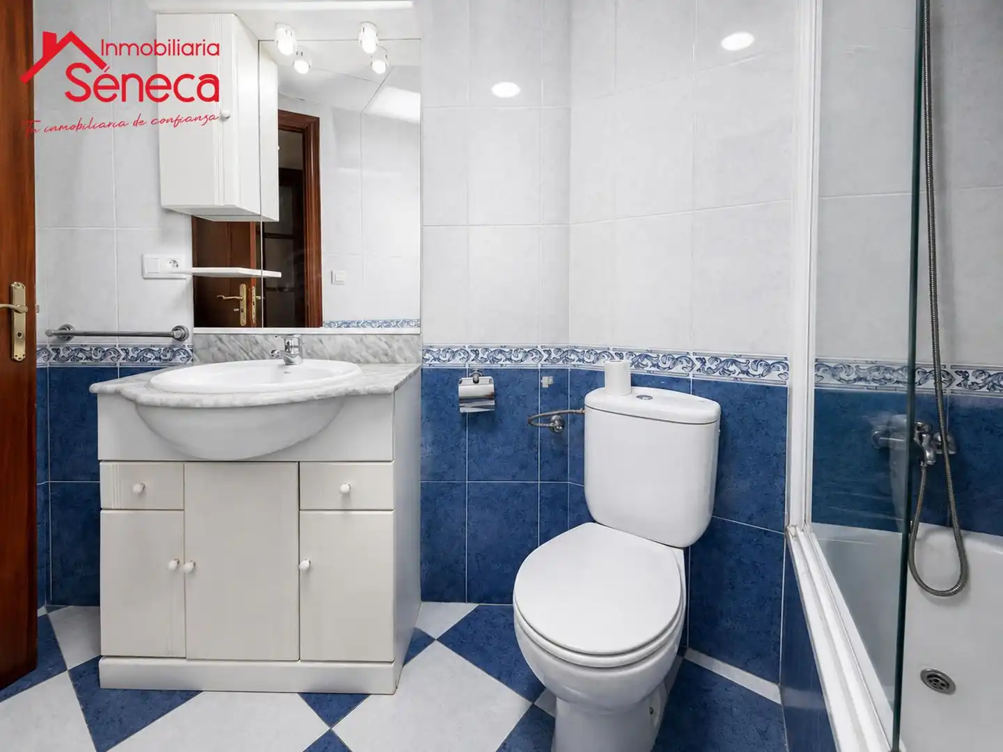 Baño de Piso de alquiler en Córdoba con Aire acondicionado, Calefacción y Amueblado