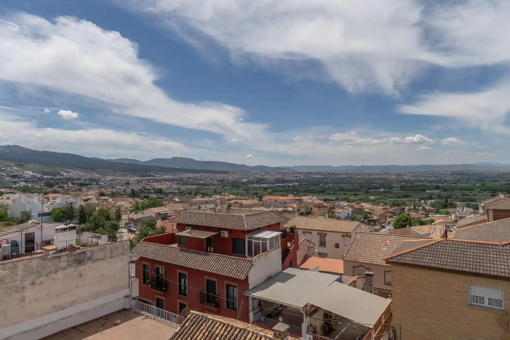 Vista exterior de Pis en venda en Huétor Vega amb Aire condicionat, Traster i Balcó