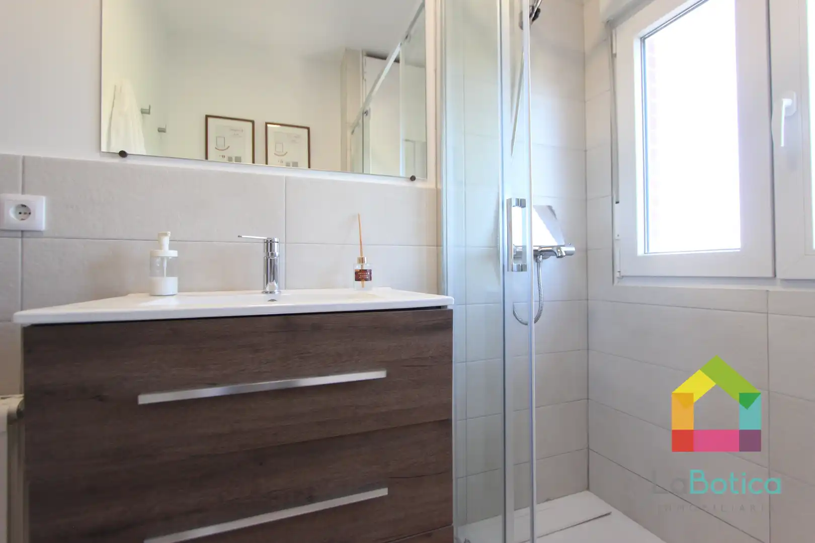 Baño de Piso en venta en Olías del Rey con Aire acondicionado, Calefacción y Terraza
