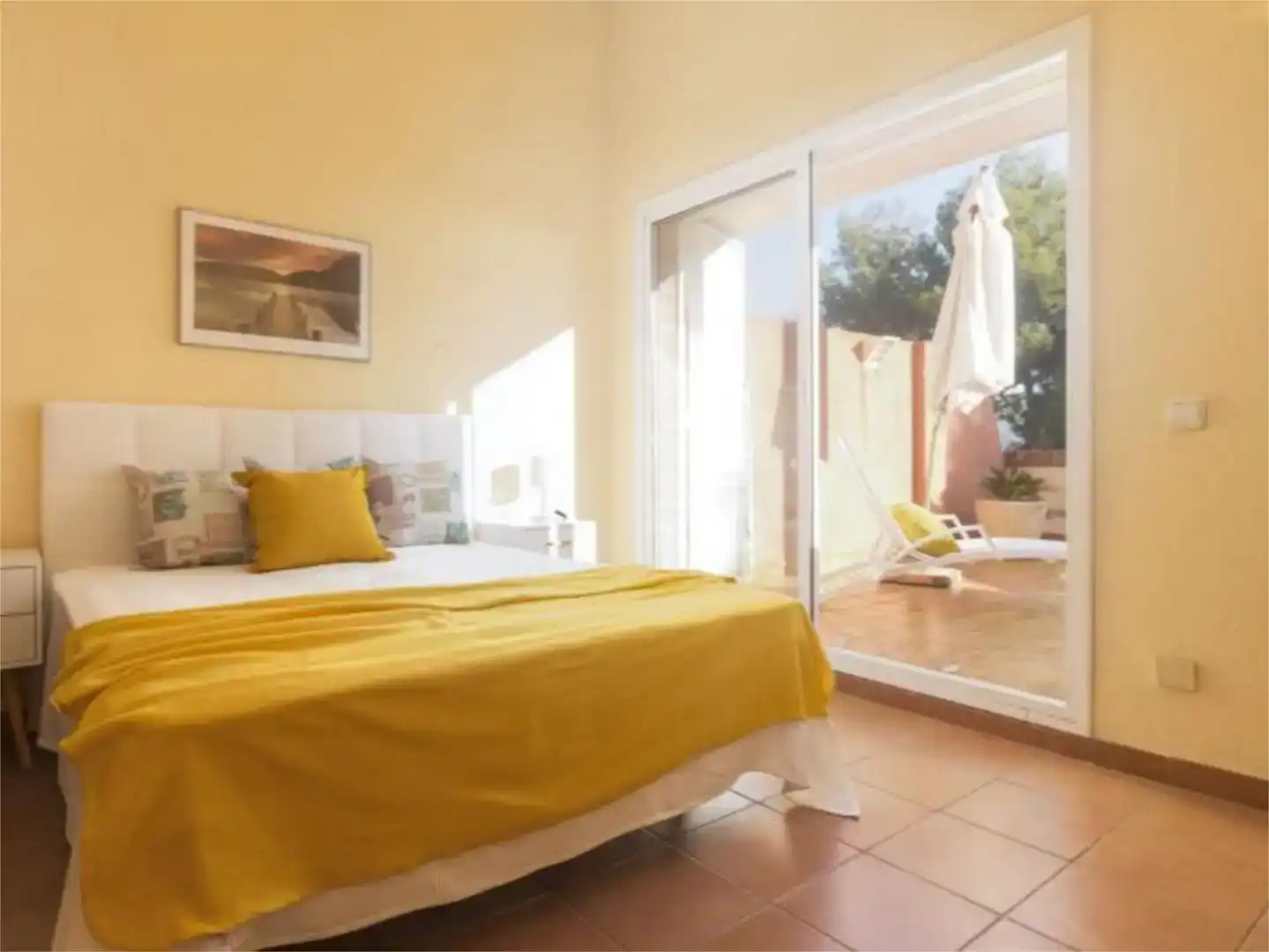 Dormitori de Apartament de lloguer en Tarragona amb Aire condicionat, Jardí privat i Piscina