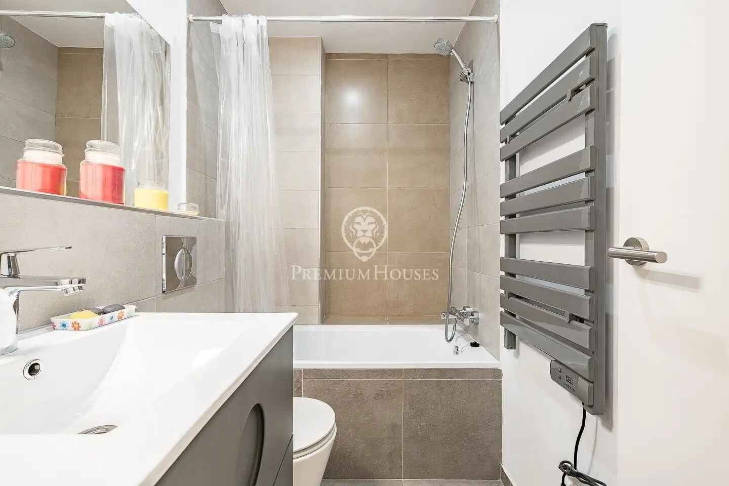 Bany de Apartament en venda en Barcelona amb Aire condicionat, Calefacció i Terrassa