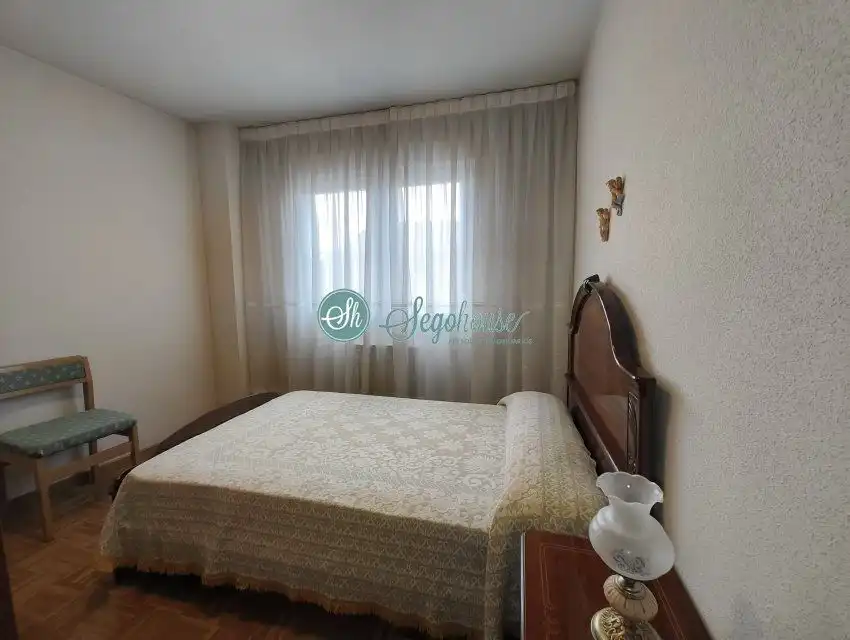 Habitación de Piso de alquiler en San Cristóbal de Segovia con Calefacción, Parquet y Amueblado