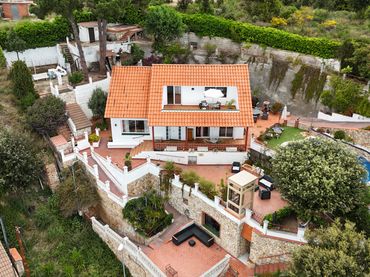 Casa amb piscina en venda a Carrer Xaloc