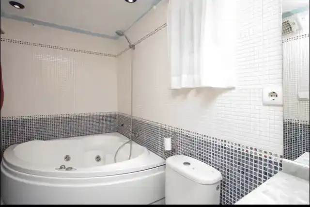 Baño de Piso para compartir en Catarroja con Parquet y Amueblado
