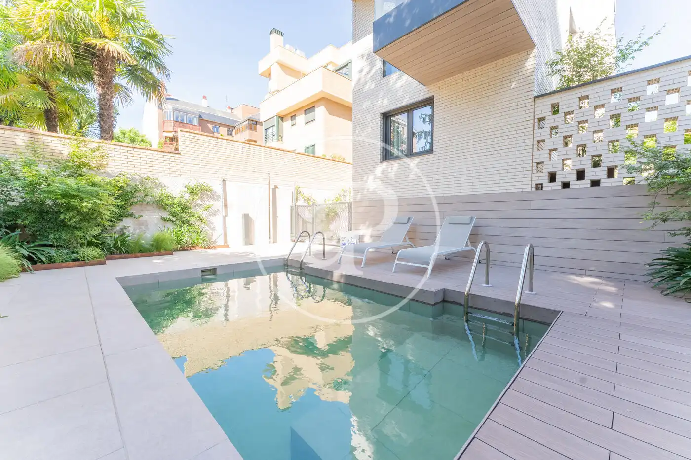 Piscina de Àtic de lloguer en Madrid amb Aire condicionat, Calefacció i Jardí privat