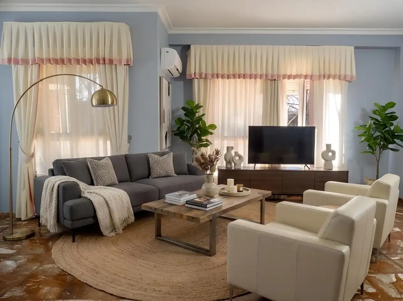 Living room of Flat for sale in Sevilla  with Air Conditioner, Terrace and Furnished