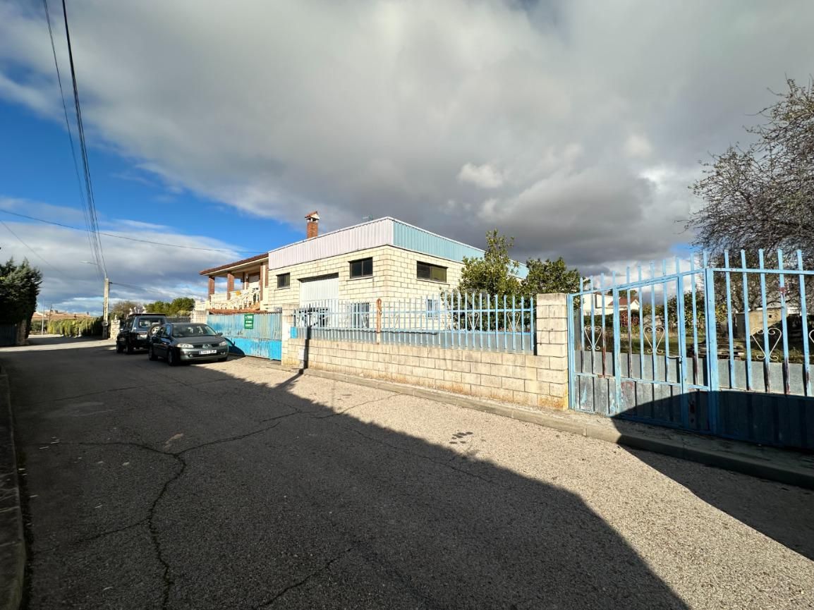 Exterior view of Premises for sale in Santorcaz