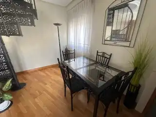 Esszimmer von Maisonette zur Miete in León Capital  mit Heizung, Parkett und Terrasse