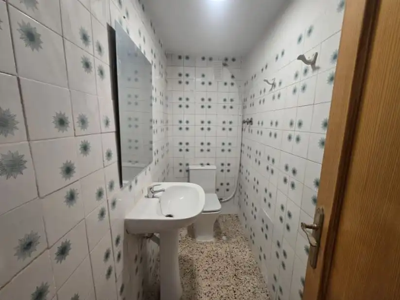 Badezimmer von Wohnung zur Miete in Canals mit Balkon und Alarm