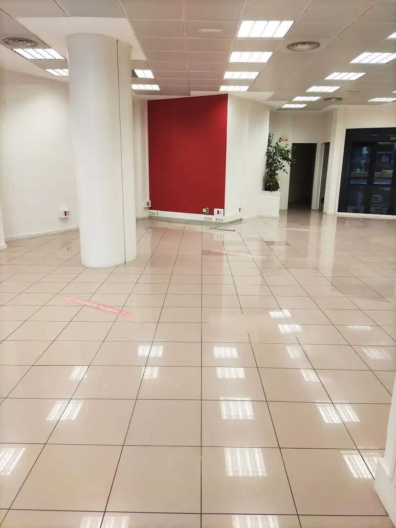 Local comercial en alquiler en MODESTO LAFUENTE 12, imagen 3
