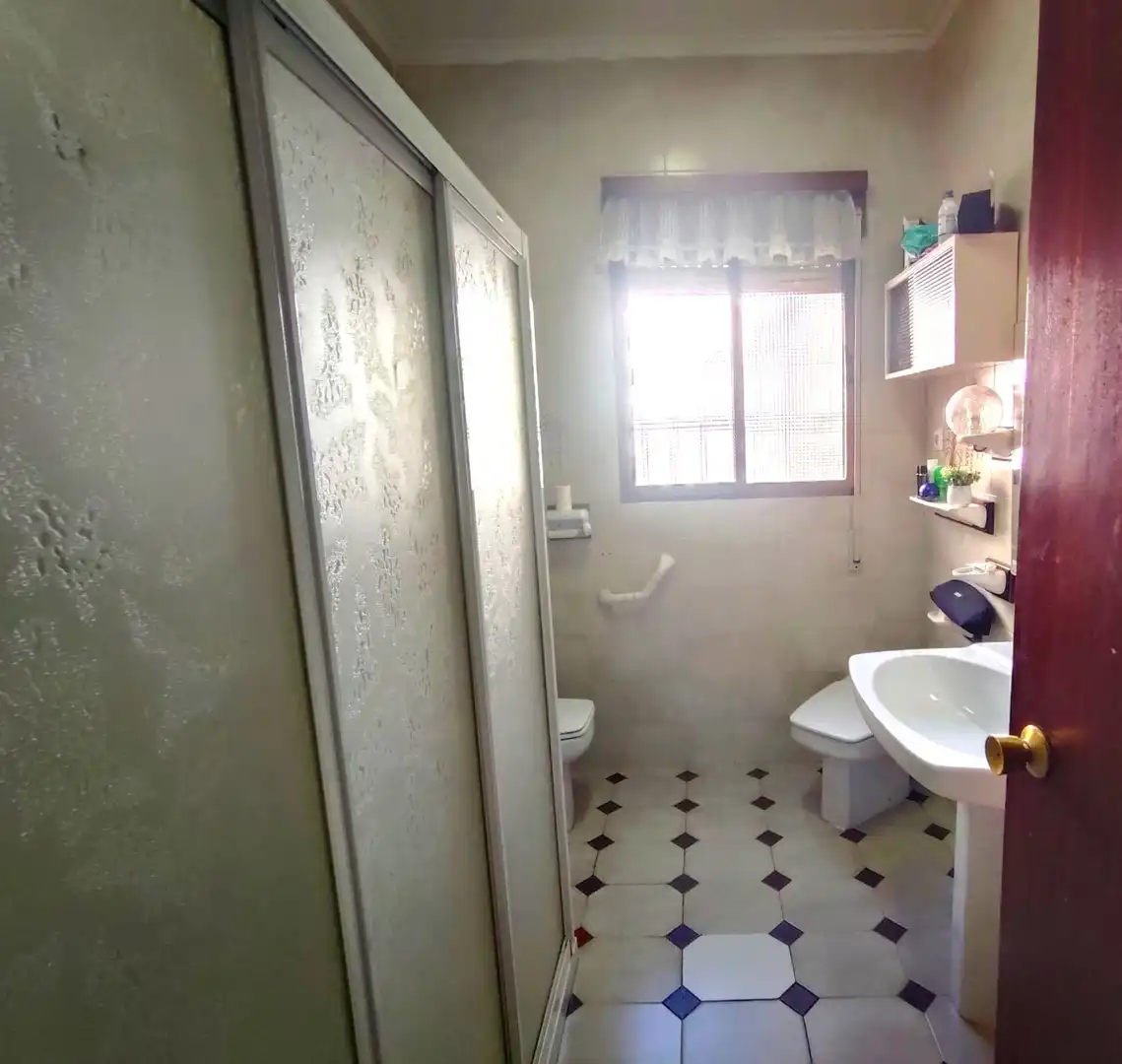 Bathroom of Houses for sale in La Línea de la Concepción  with Terrace