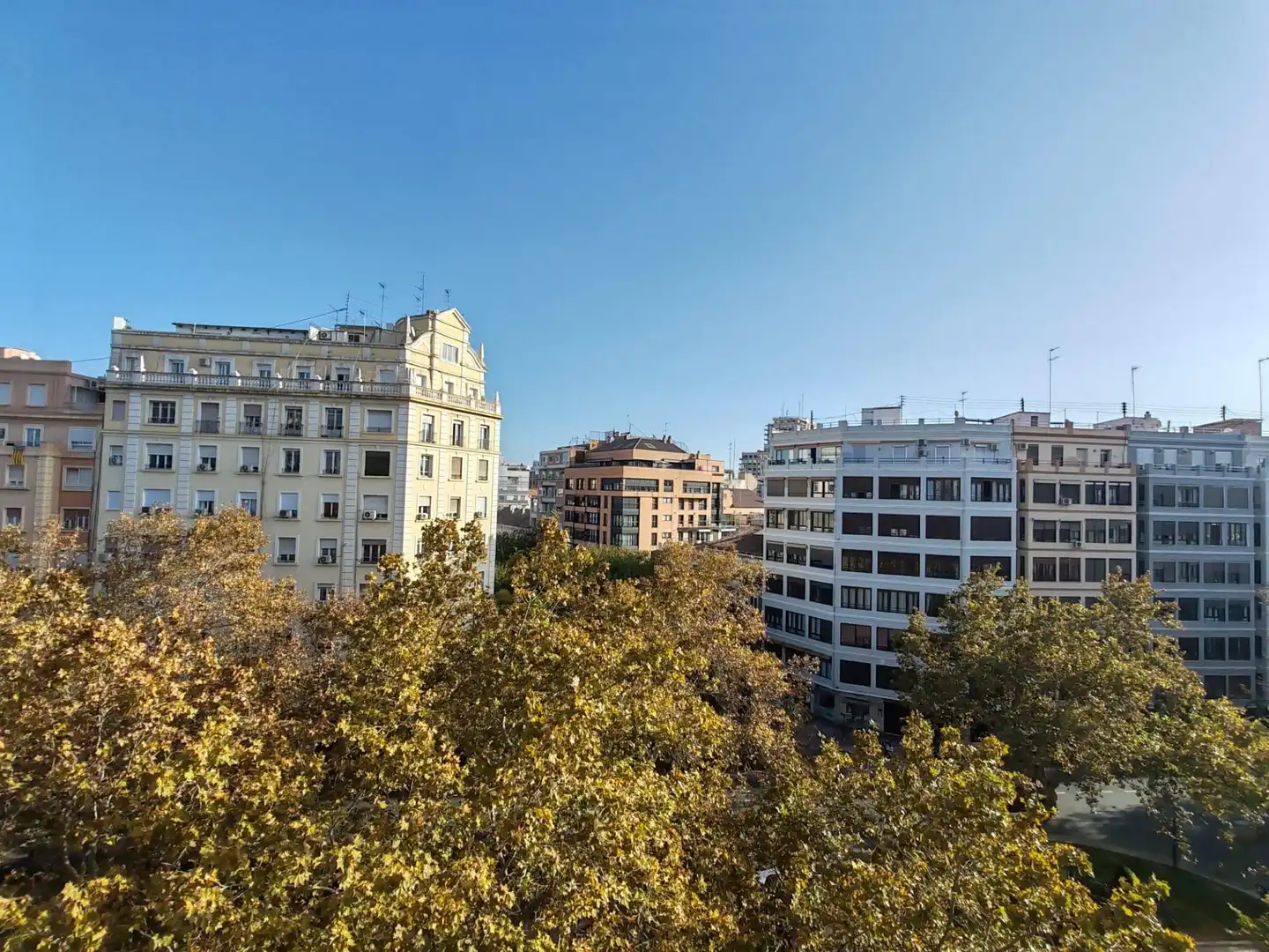 Vista exterior de Oficina de alquiler en Valencia con Aire acondicionado