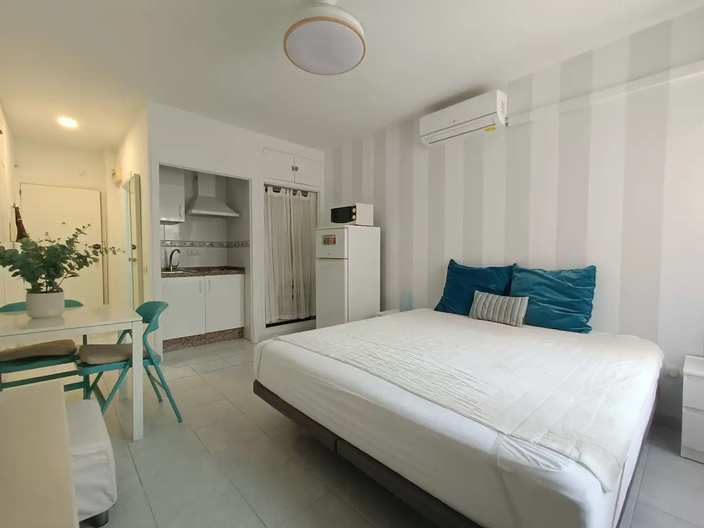 Bedroom of Study for rent in Sevilla  with Air Conditioner, Heating and Furnished