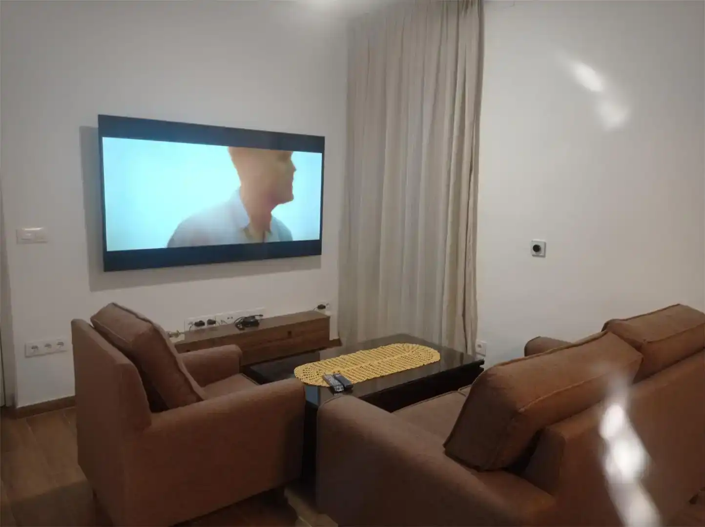 Wohnzimmer von Erdgeschoss zur Miete in Sevilla mit Parkett, Abstellraum und Schwimmbad