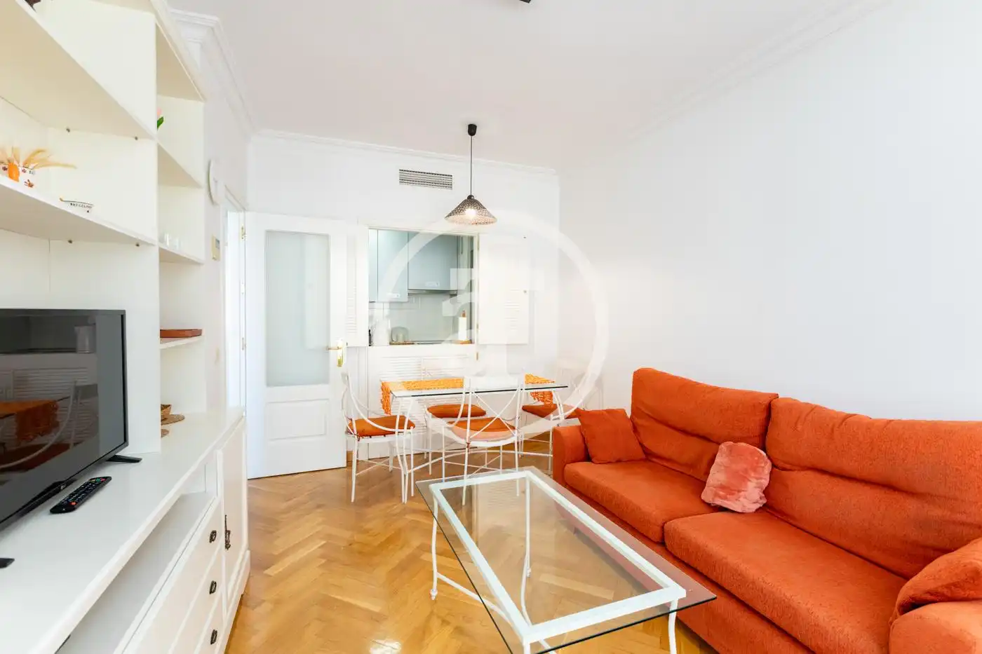 Living room of Flat for rent in Madrid  with Air Conditioner, Heating and Furnished